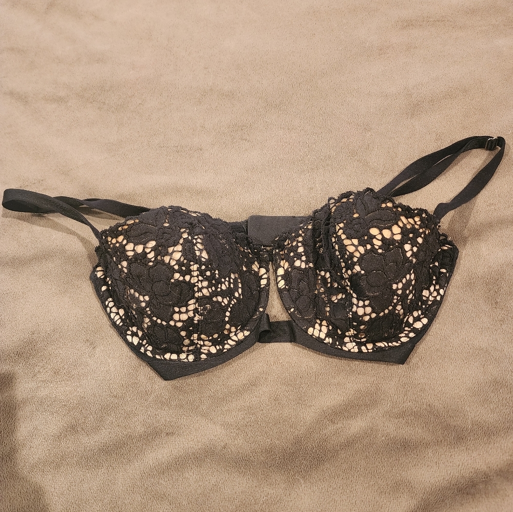 Elegant Black Lace Bra Victorias Secret 32DD